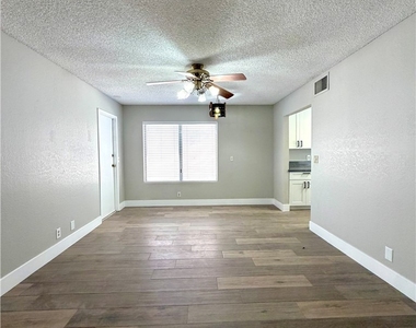6950 Wedgewood Way - Photo Thumbnail 7