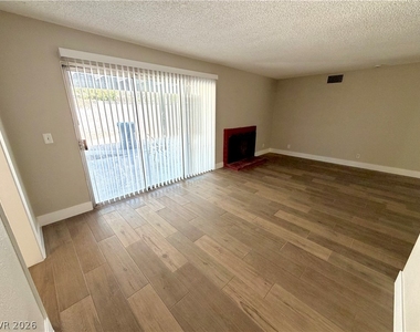 6950 Wedgewood Way - Photo Thumbnail 6