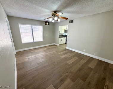 6950 Wedgewood Way - Photo Thumbnail 8