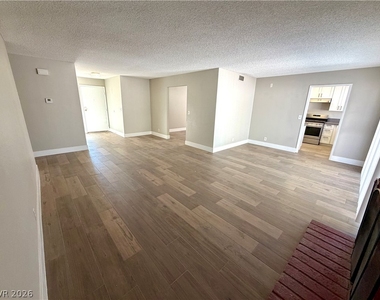 6950 Wedgewood Way - Photo Thumbnail 4