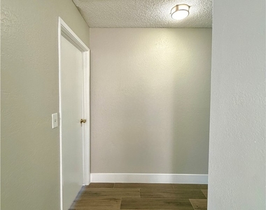 6950 Wedgewood Way - Photo Thumbnail 12
