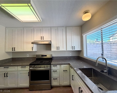 6950 Wedgewood Way - Photo Thumbnail 11