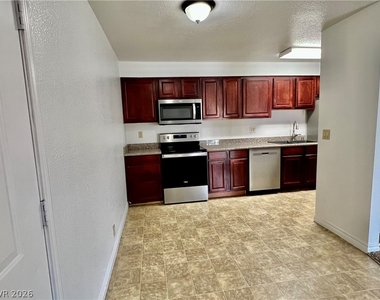 5041 River Glen Drive - Photo Thumbnail 9