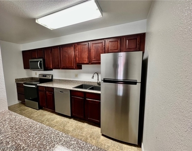 5041 River Glen Drive - Photo Thumbnail 8