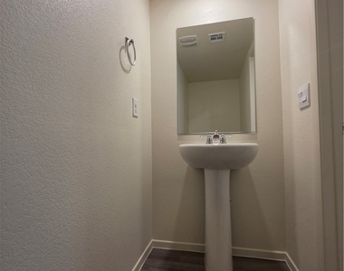 6037 Amaryllis Falls Street - Photo Thumbnail 15