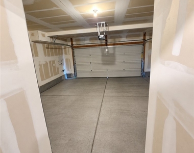 6037 Amaryllis Falls Street - Photo Thumbnail 18