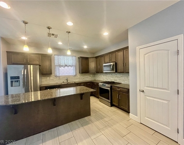 8971 Whitten Park Avenue - Photo Thumbnail 11