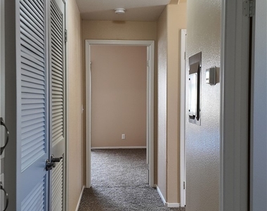 1900 N Torrey Pines Drive - Photo Thumbnail 8