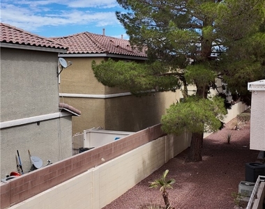 1900 N Torrey Pines Drive - Photo Thumbnail 27
