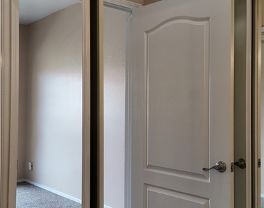 1900 N Torrey Pines Drive - Photo Thumbnail 5