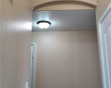 1900 N Torrey Pines Drive - Photo Thumbnail 25