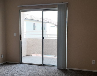 1900 N Torrey Pines Drive - Photo Thumbnail 28