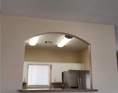 1900 N Torrey Pines Drive - Photo Thumbnail 35