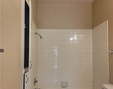 1900 N Torrey Pines Drive - Photo Thumbnail 2