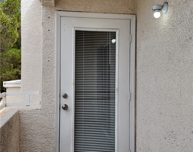 1900 N Torrey Pines Drive - Photo Thumbnail 29