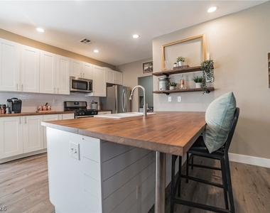 3031 Beaufort Court - Photo Thumbnail 9