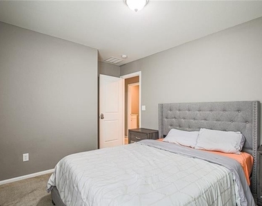 5860 Mia Skye Street - Photo Thumbnail 20