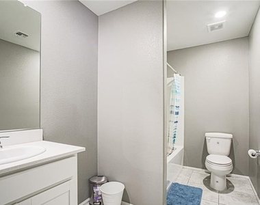 5860 Mia Skye Street - Photo Thumbnail 21