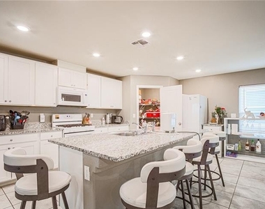 5860 Mia Skye Street - Photo Thumbnail 8