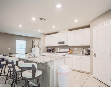 5860 Mia Skye Street - Photo Thumbnail 10