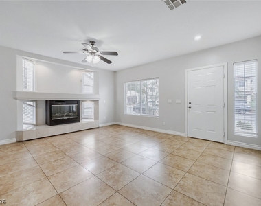 6615 W Camero Avenue - Photo Thumbnail 4