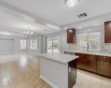 6615 W Camero Avenue - Photo Thumbnail 11