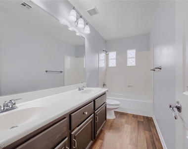 6615 W Camero Avenue - Photo Thumbnail 19