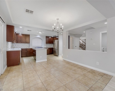 6615 W Camero Avenue - Photo Thumbnail 8