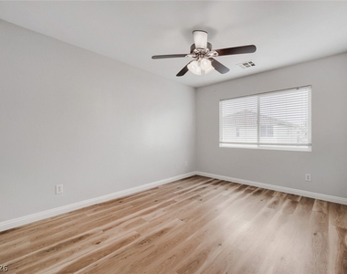 6615 W Camero Avenue - Photo Thumbnail 16