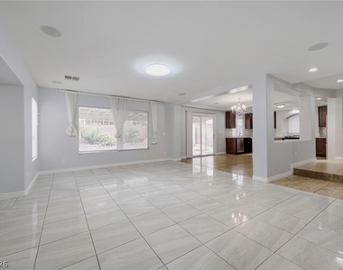 6615 W Camero Avenue - Photo Thumbnail 6