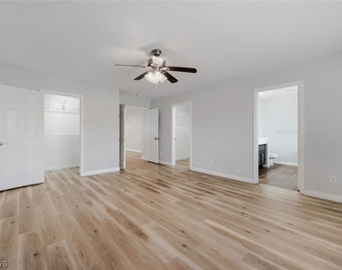 6615 W Camero Avenue - Photo Thumbnail 12