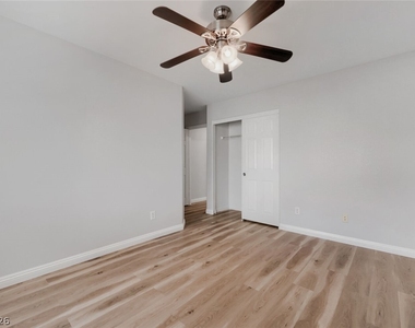6615 W Camero Avenue - Photo Thumbnail 25