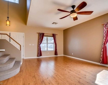 5231 Variety Avenue - Photo Thumbnail 9