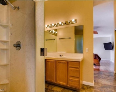 5231 Variety Avenue - Photo Thumbnail 23