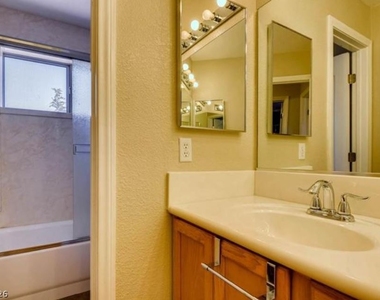 5231 Variety Avenue - Photo Thumbnail 26