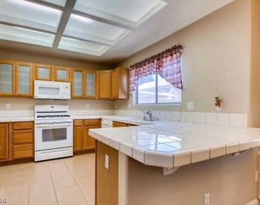 5231 Variety Avenue - Photo Thumbnail 2
