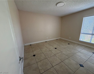 1515 E Reno Avenue - Photo Thumbnail 8