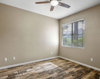 9050 W Warm Springs Road - Photo Thumbnail 14