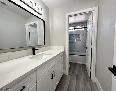 3921 Hampton Grove Court - Photo Thumbnail 19