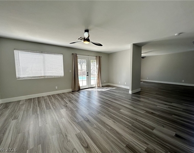3921 Hampton Grove Court - Photo Thumbnail 7