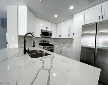 3921 Hampton Grove Court - Photo Thumbnail 12