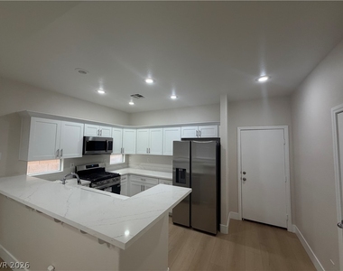 10643 Allegrini Drive - Photo Thumbnail 7