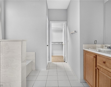 6276 Huntington Ridge Avenue - Photo Thumbnail 18