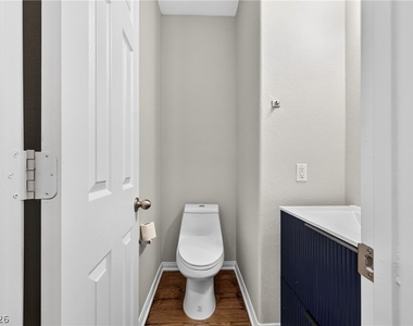 6276 Huntington Ridge Avenue - Photo Thumbnail 15