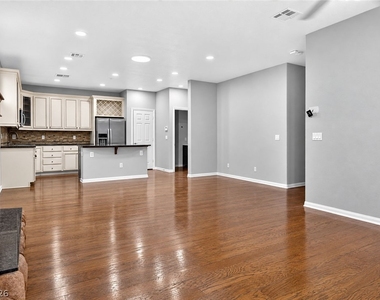 6276 Huntington Ridge Avenue - Photo Thumbnail 14