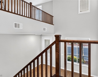 6276 Huntington Ridge Avenue - Photo Thumbnail 7