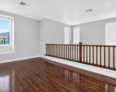 6276 Huntington Ridge Avenue - Photo Thumbnail 10