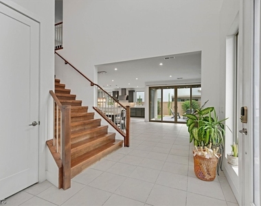 4195 W Landberg Avenue - Photo Thumbnail 4