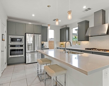 4195 W Landberg Avenue - Photo Thumbnail 11