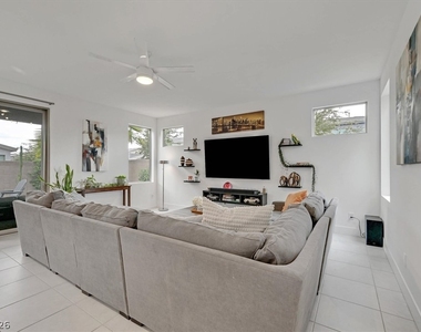 4195 W Landberg Avenue - Photo Thumbnail 6